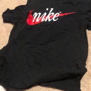 Black nike shirt men’s small